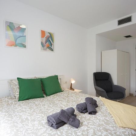 Three Bedroom Two Bathroom Apartment Close To Beach Барселона Экстерьер фото