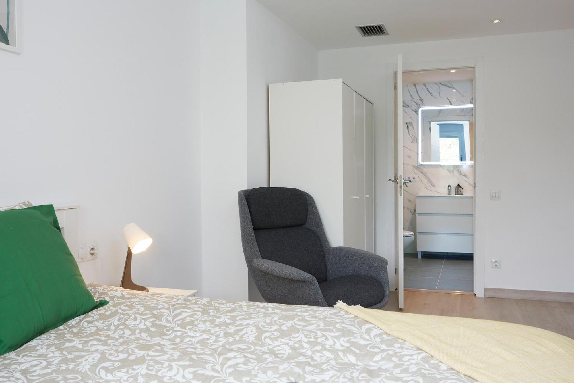 Three Bedroom Two Bathroom Apartment Close To Beach Барселона Экстерьер фото
